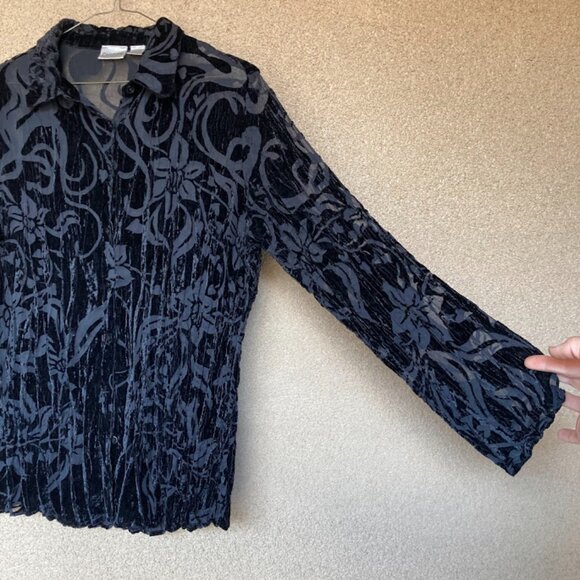 CHICOS | Black Floral Burnout Velvet Crinkle Button Down 3/4 Sleeve Blouse Top - Picture 5 of 15